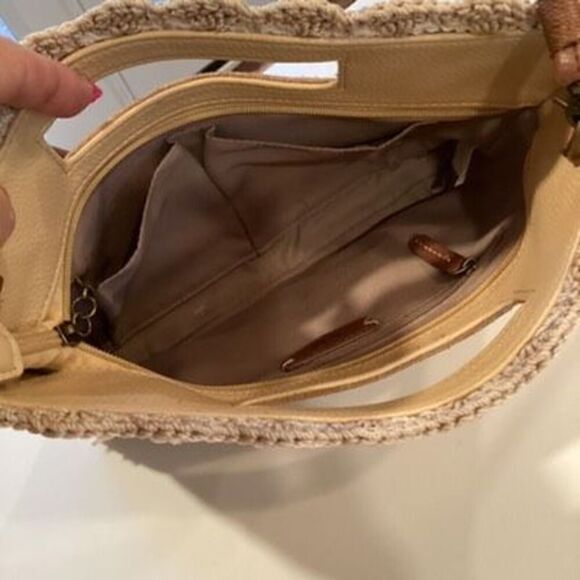 The Sak Linden 3-in-1 - Clutch, Shoulder or Convertible Leather Crossbody Bag - Picture 6 of 14